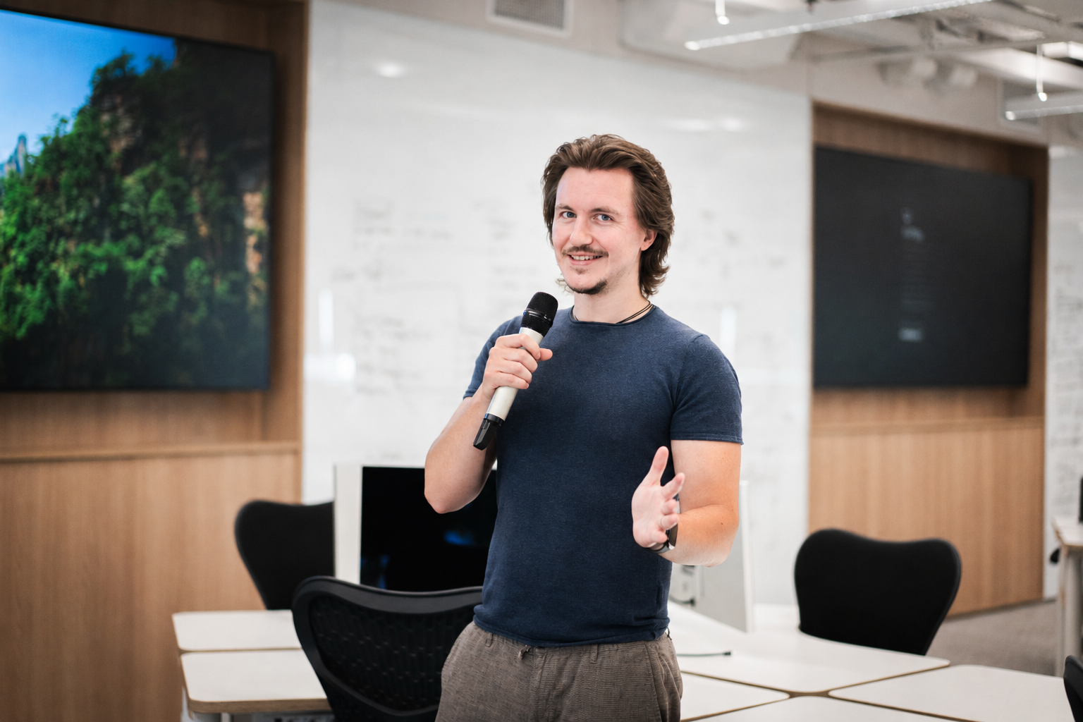 Antonio Palomba speaking at the Apple Developer Academy